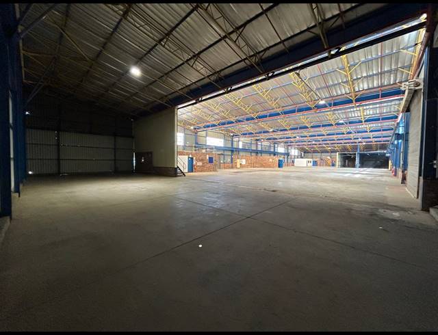 1,969M² WAREHOUSE TO LET IN CLAYVILLE